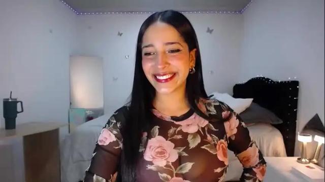 Image 2 of iamroxanne Stream on Chaturbate on 4 months ago