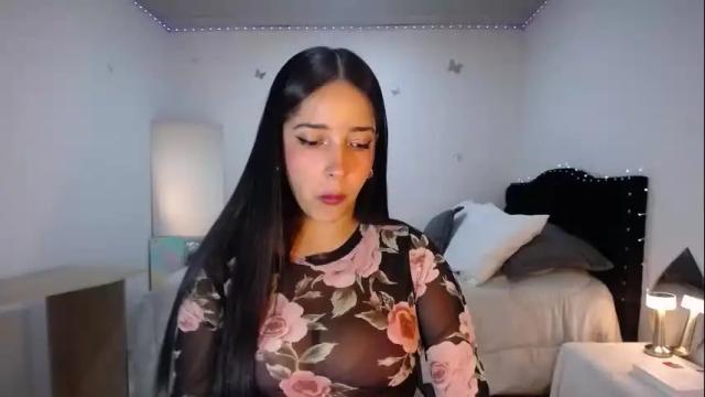 Image 3 of iamroxanne Stream on Chaturbate on 4 months ago