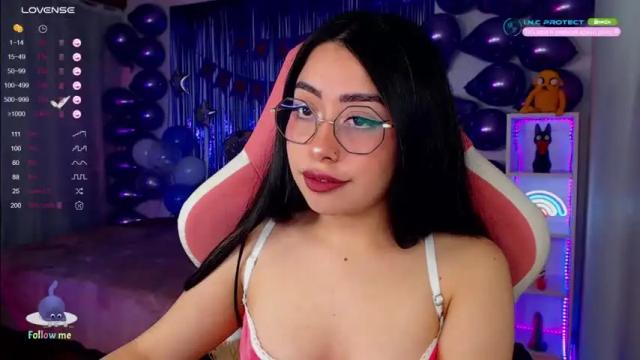 Image 12 of iamveroo Stream on Chaturbate on 14 months ago
