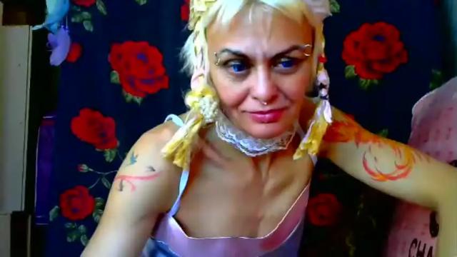 Image 11 of icecandychokolade Stream on Chaturbate on 19 months ago