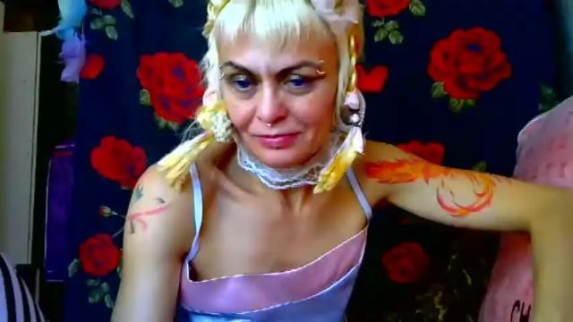 Image 4 of icecandychokolade Stream on Chaturbate on 19 months ago