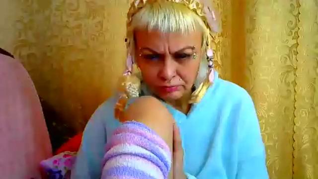 Image 2 of icecandychokolade Stream on Chaturbate on 18 months ago