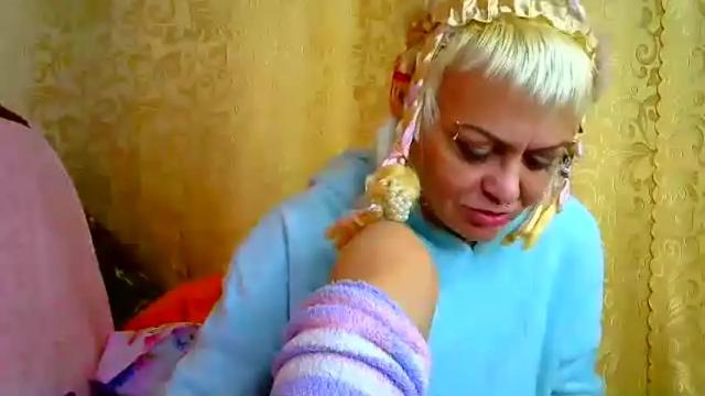 Image 8 of icecandychokolade Stream on Chaturbate on 18 months ago