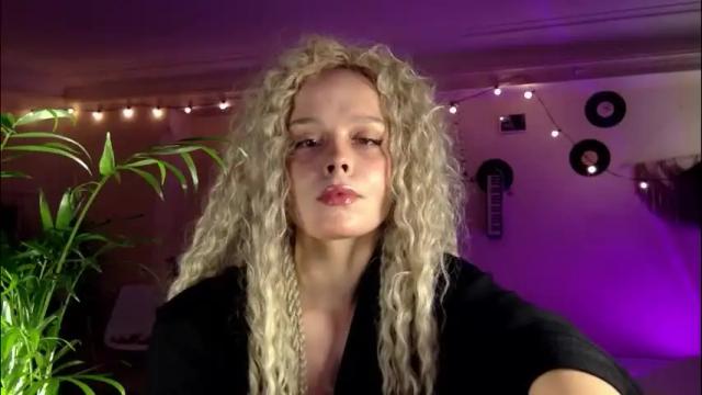 Image 3 of icecreamamy Stream on Chaturbate on 12 days ago