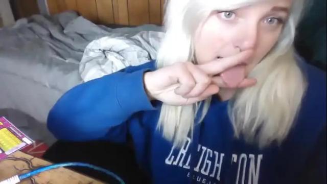 Image 8 of icykittiesbitch95 Stream on Chaturbate on 17 months ago