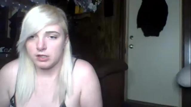 Image 2 of icykittiesbitch95 Stream on Chaturbate on 14 months ago