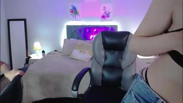 Image 3 of icysweetcam Stream on Chaturbate on 24 days ago