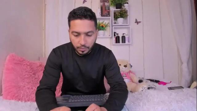 Image 3 of idara_and_edahi Stream on Chaturbate on 1 month ago