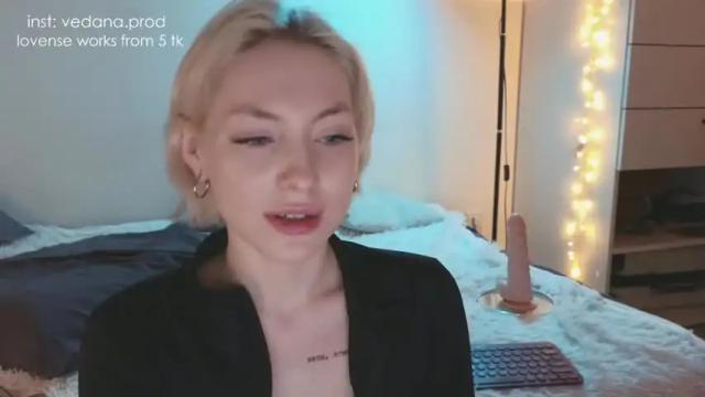 Image 3 of iggy_petrovna Stream on Chaturbate on 15 months ago