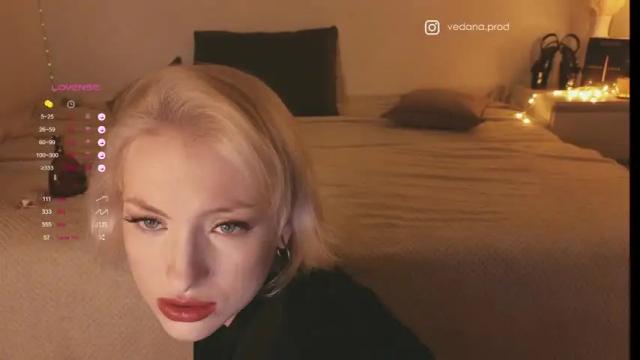 Image 4 of iggy_petrovna Stream on Chaturbate on 14 months ago