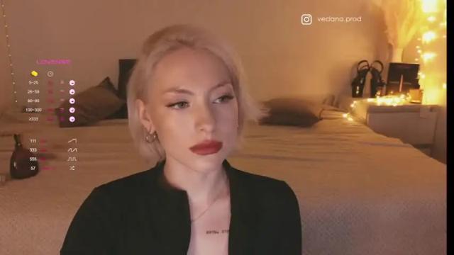 Image 7 of iggy_petrovna Stream on Chaturbate on 14 months ago