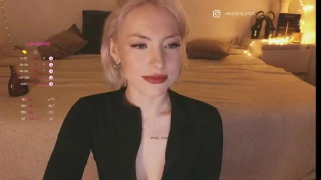 Image 8 of iggy_petrovna Stream on Chaturbate on 14 months ago