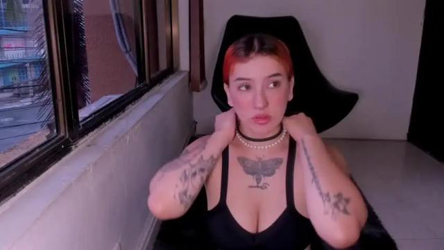 Image 6 of iiam_valentinaa Stream on Chaturbate on 13 months ago
