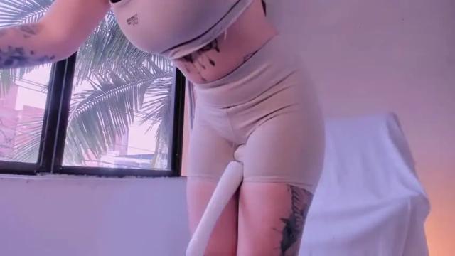 Image 12 of iiam_valentinaa Stream on Chaturbate on 12 months ago