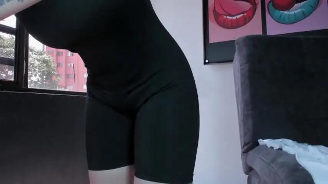 Image 3 of iiam_valentinaa Stream on Chaturbate on 15 months ago