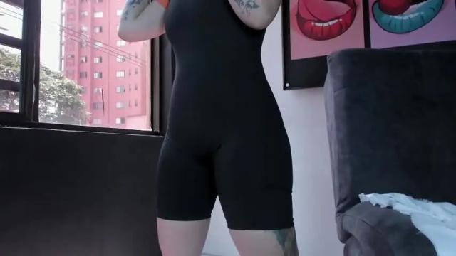 Image 4 of iiam_valentinaa Stream on Chaturbate on 15 months ago