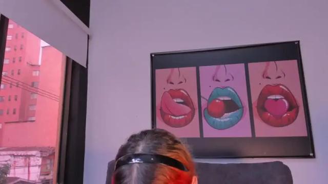 Image 2 of iiam_valentinaa Stream on Chaturbate on 14 months ago