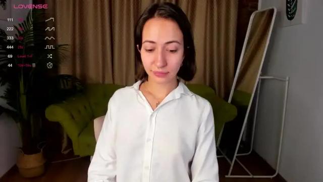 Image 11 of iiris_angel Stream on Chaturbate on 15 months ago