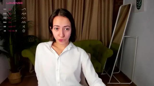 Image 12 of iiris_angel Stream on Chaturbate on 15 months ago