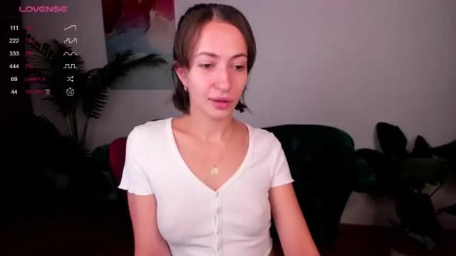 Image 4 of iiris_angel Stream on Chaturbate on 15 months ago