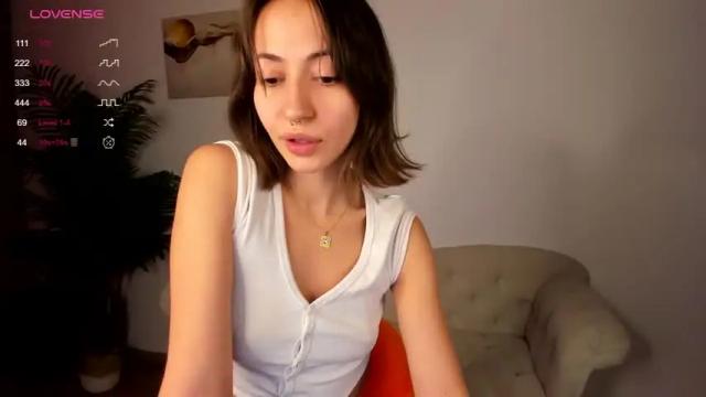 Image 4 of iiris_angel Stream on Chaturbate on 14 months ago