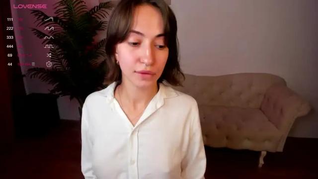 Image 2 of iiris_angel Stream on Chaturbate on 13 months ago
