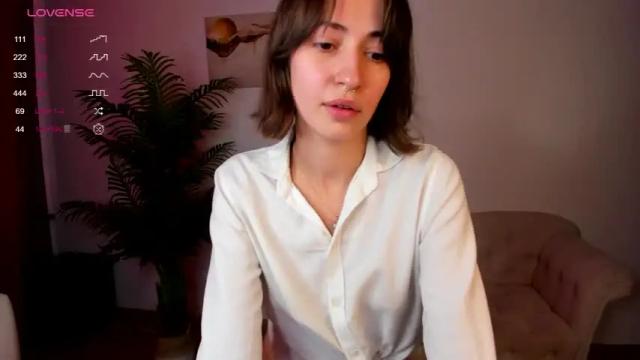 Image 7 of iiris_angel Stream on Chaturbate on 13 months ago