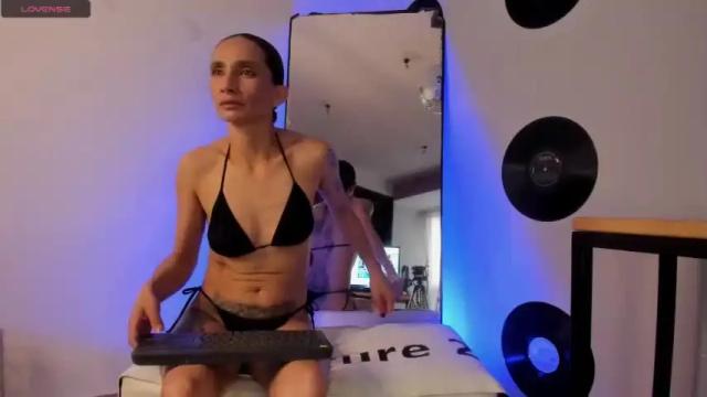 Image 11 of ikaika_ Stream on Chaturbate on 20 months ago
