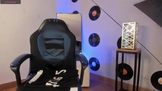 Image 10 of ikaika_ Stream on Chaturbate on 19 months ago