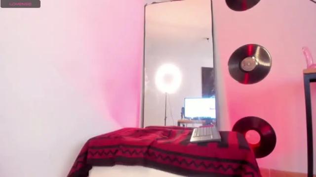 Image 4 of ikaika_ Stream on Chaturbate on 18 months ago