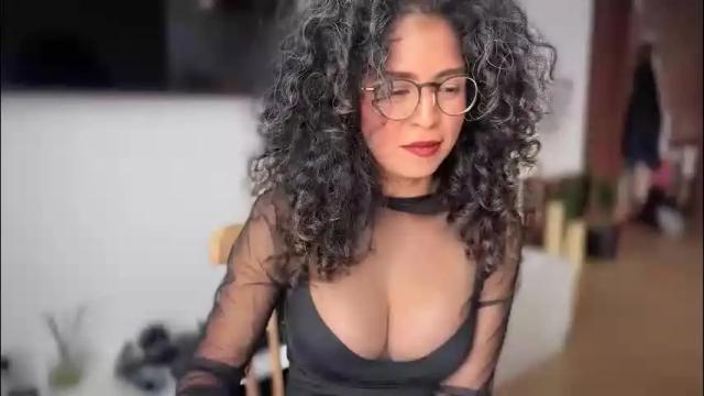 Image 11 of illaroom Stream on Chaturbate on 15 days ago