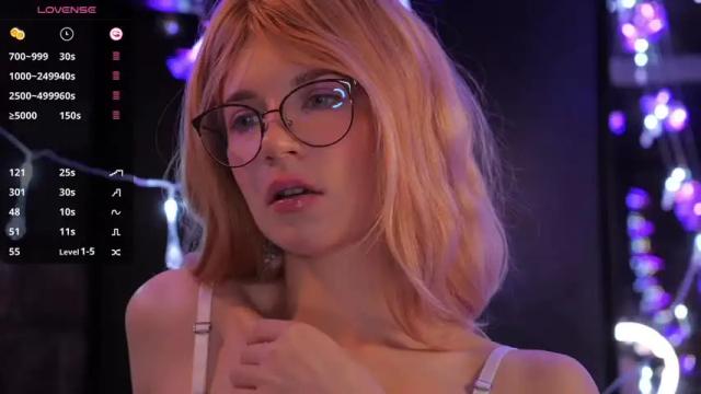 Image 2 of illegaldream Stream on Chaturbate on 26 days ago