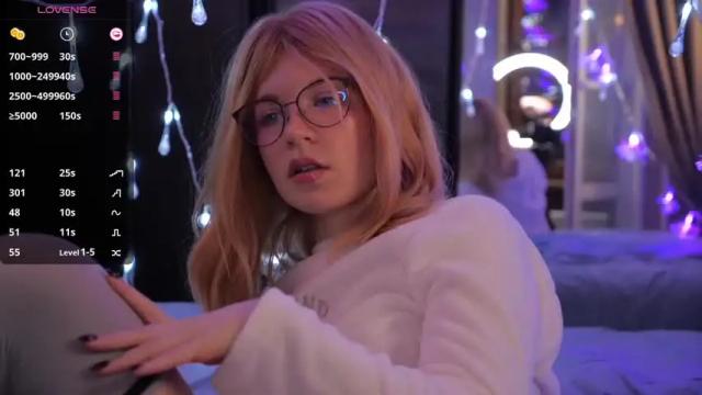 Image 3 of illegaldream Stream on Chaturbate on 22 days ago