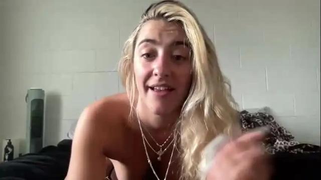 Image 3 of illicit_pleasure Stream on Chaturbate on 2 months ago