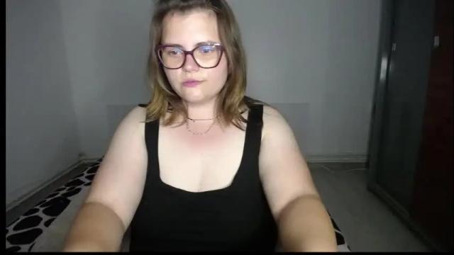 Image 4 of iloveyyuu Stream on Chaturbate on 11 days ago
