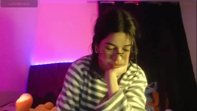 Image 4 of ily_bea Stream on Chaturbate on 15 days ago