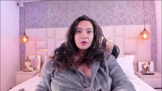 Image 11 of im_alaya Stream on Chaturbate on 18 days ago