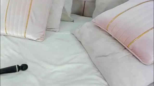 Image 2 of im_caro Stream on Chaturbate on 21 days ago