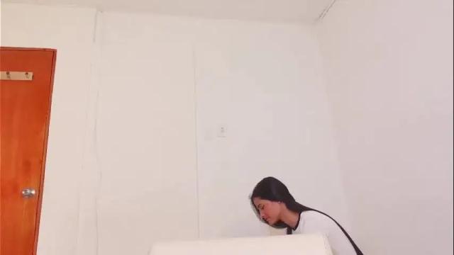 Image 3 of im_elena Stream on Chaturbate on 3 days ago