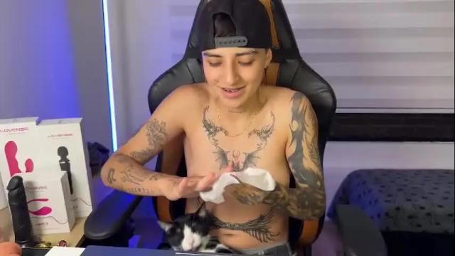 Image 2 of im_laia_ Stream on Chaturbate on 1 month ago