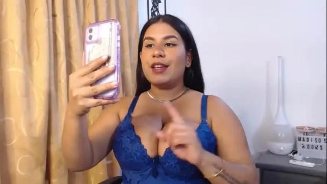 Image 3 of im_madissonwell Stream on Chaturbate on 2 months ago