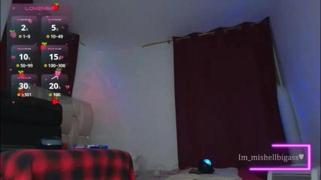 Image 3 of im_miabigass Stream on Chaturbate on 1 month ago
