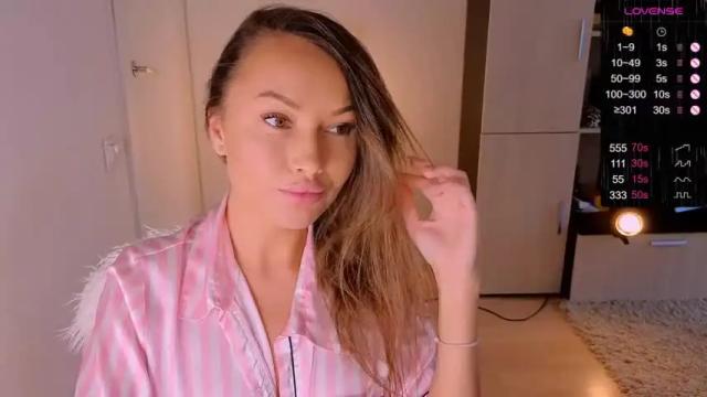 Image 2 of im_milla Stream on Chaturbate on 14 months ago