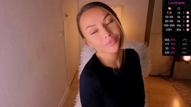 Image 3 of im_milla Stream on Chaturbate on 14 months ago