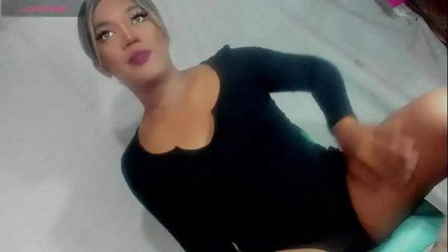 Image 3 of im_ur_hot_ella Stream on Chaturbate on 1 month ago
