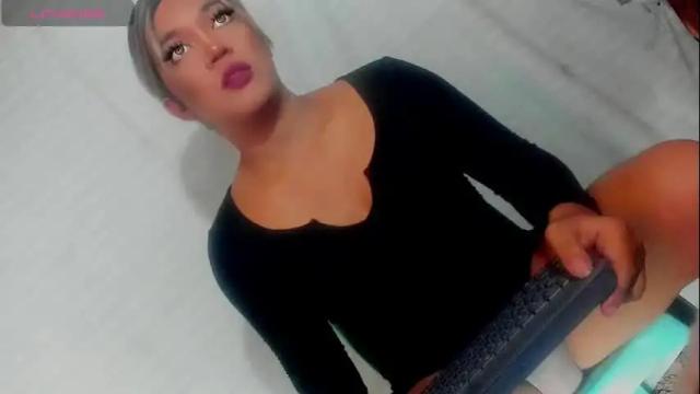 Image 8 of im_ur_hot_ella Stream on Chaturbate on 1 month ago