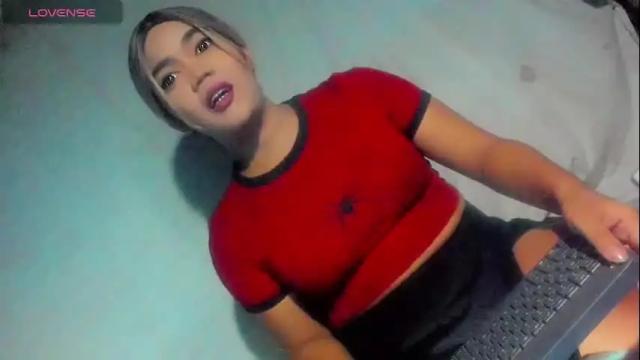 Image 2 of im_ur_hot_ella Stream on Chaturbate on 1 month ago