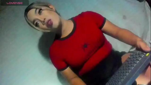 Image 4 of im_ur_hot_ella Stream on Chaturbate on 1 month ago