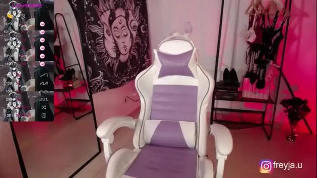 Image 8 of imfreyjau Stream on Chaturbate on 4 months ago