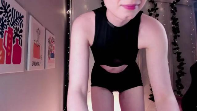 Image 2 of imnotmia Stream on Chaturbate on 16 months ago